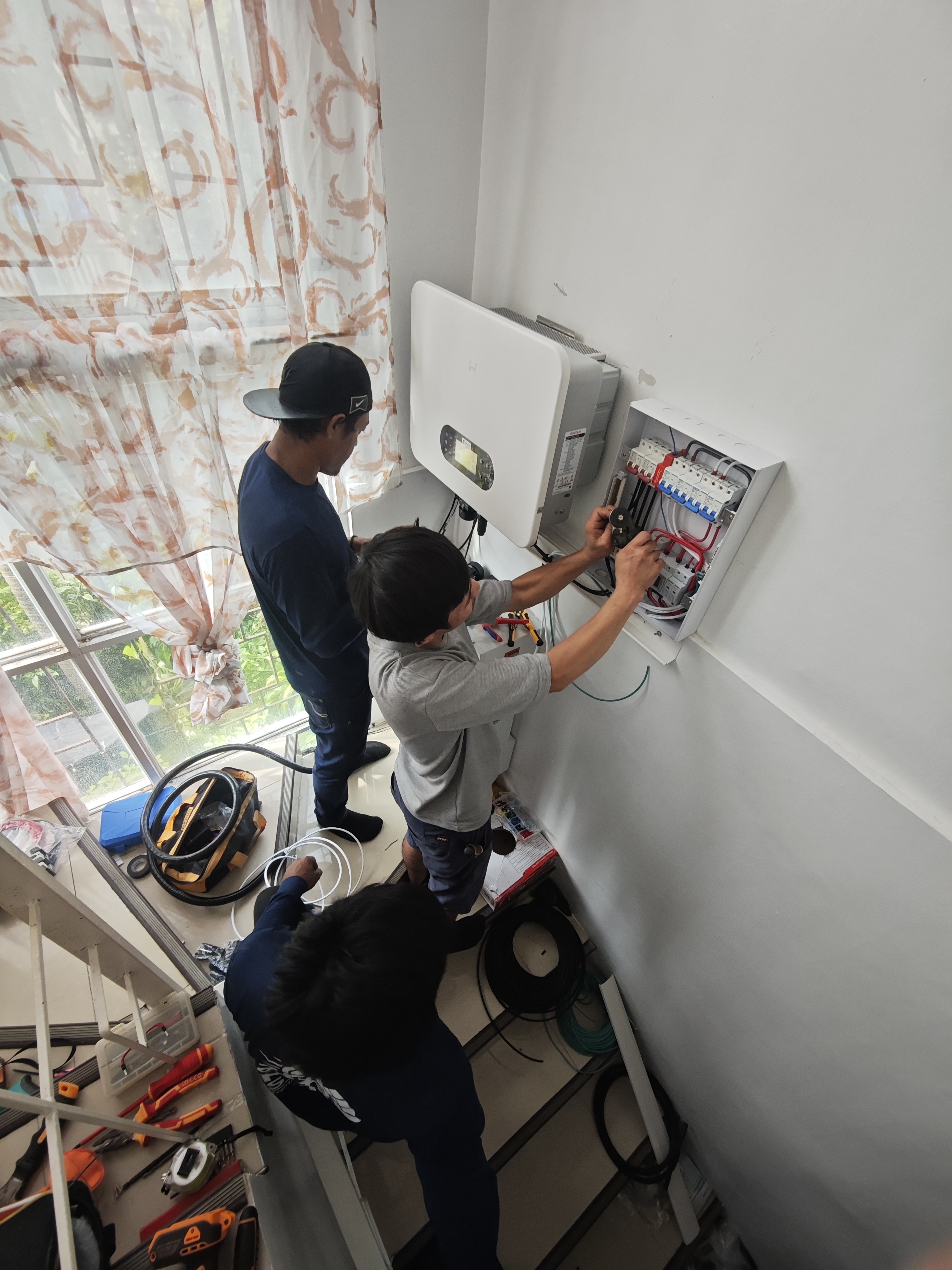 Hybrid inverter setup